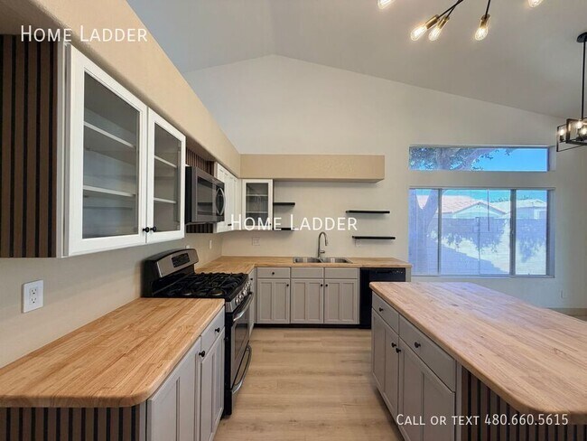 Photo - 1336 E Tradewind Dr