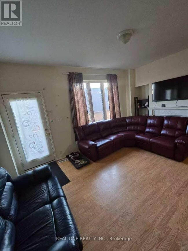 Photo - 18 Troyer Ave