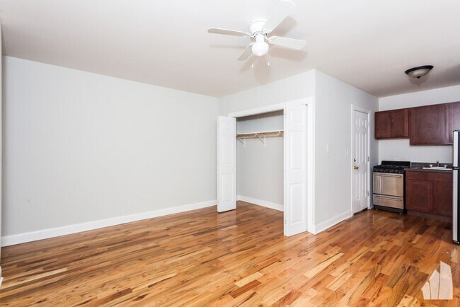 Photo - 805 W Cornelia Ave