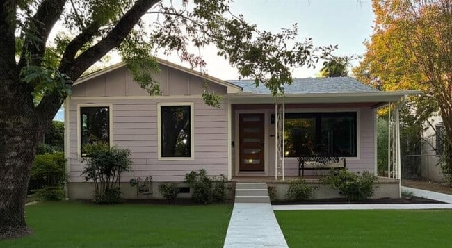 Building Photo - 4412 Bellvue Ave Rental