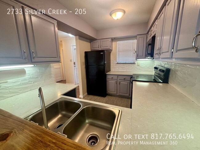 Photo - 2733 Silver Creek Dr