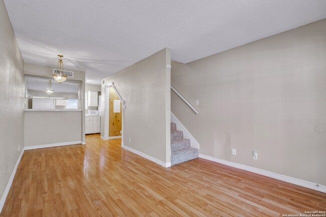 3243 Nacogdoches Rd