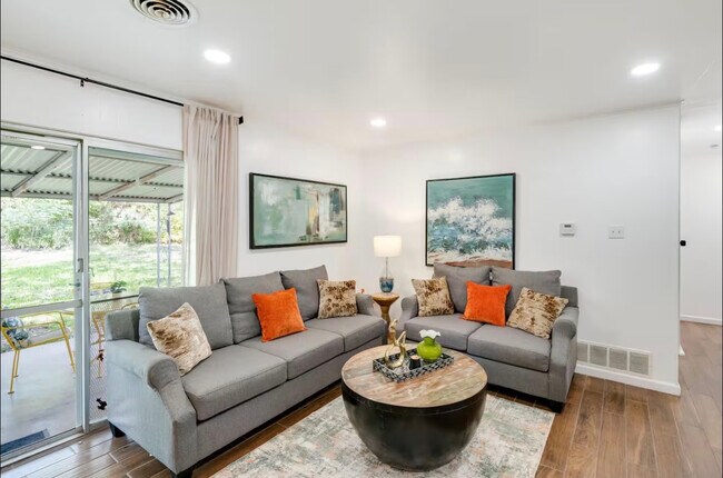 Photo - Room in House on Burr Oak Dr