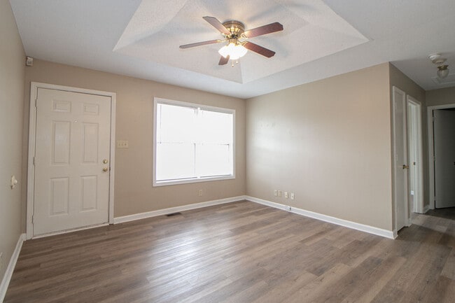 Photo - 581 Oakmont Dr