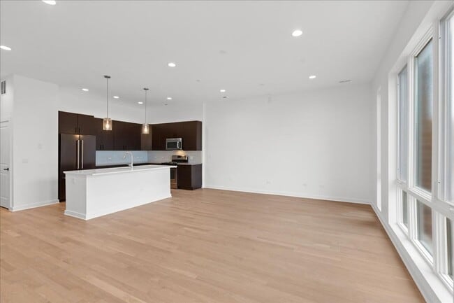 Photo - Large One Bedroom In the Heart of West Town Unit 3W