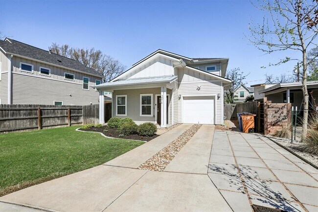 Photo - 3014 E 14th 1/2 St