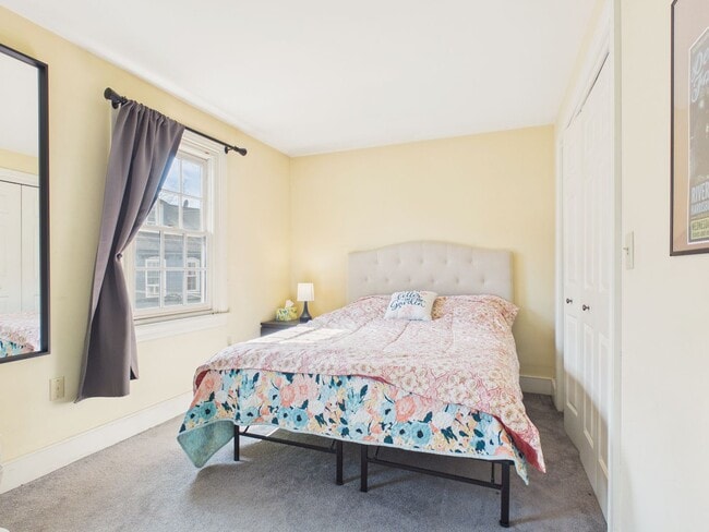 Photo - Charming Single Family Home on Grand St w/ Bonus 3rd Room