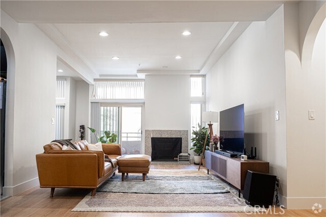 Building Photo - 5050 W Maplewood Ave Unit 103 Rental
