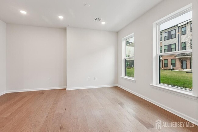 Photo - 214 Jessie Pl