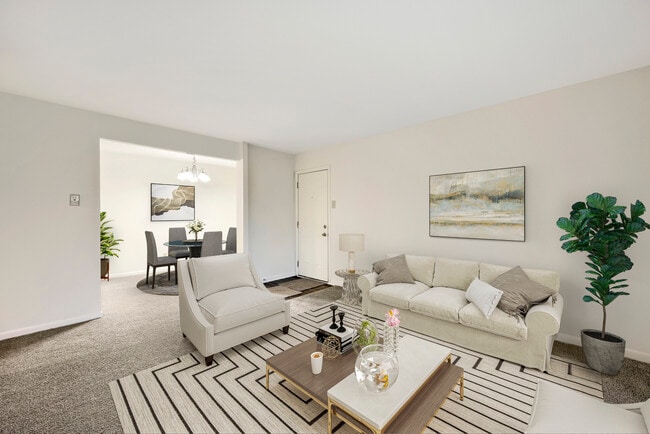 1 Bdrm Traditional - Living Room/Dining Room