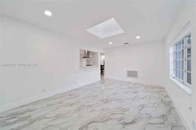 Photo - 1102 NE 117th St