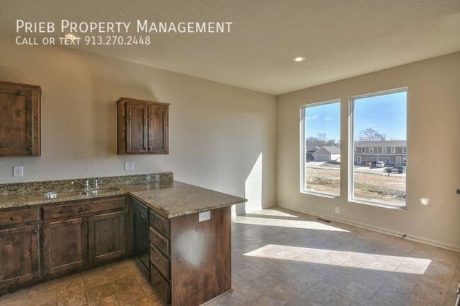 Photo - 1920 W Surrey St