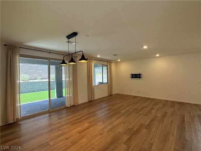 Photo - 1587 Pacific Baza St