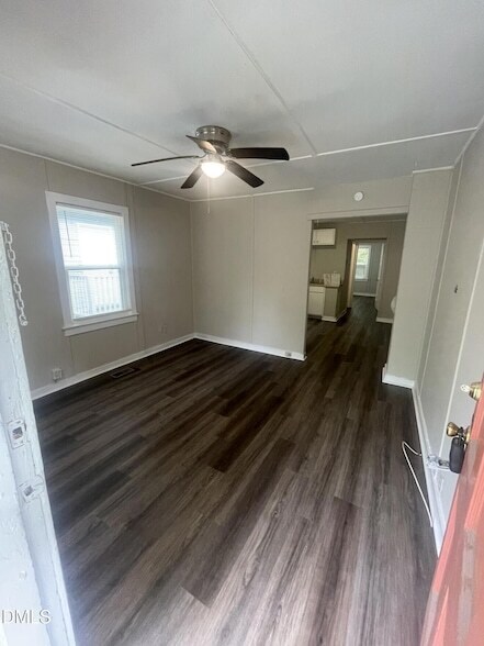 Photo - 657 Coleman St