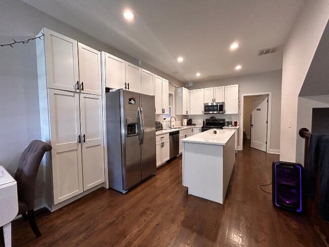 Photo - 2639 N Wayne Ave Unit 1