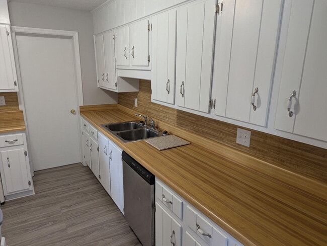 Photo - 1032 Bedford Dr