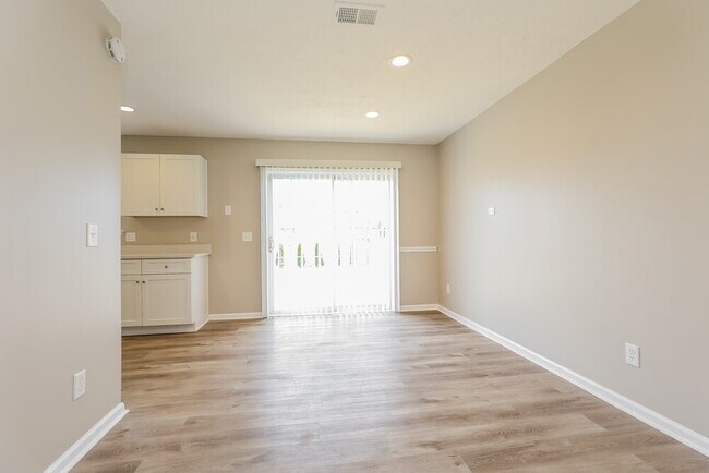 Photo - 2922 Henderson Ln