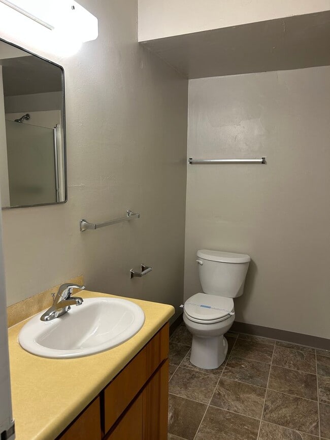 Photo - (949) Harrison Street Plex - Studio / 1 Ba... Unit 01