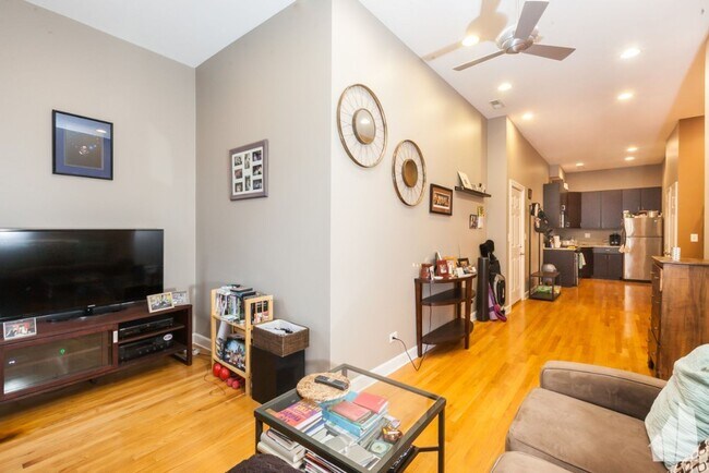 Photo - 705 N Milwaukee Ave
