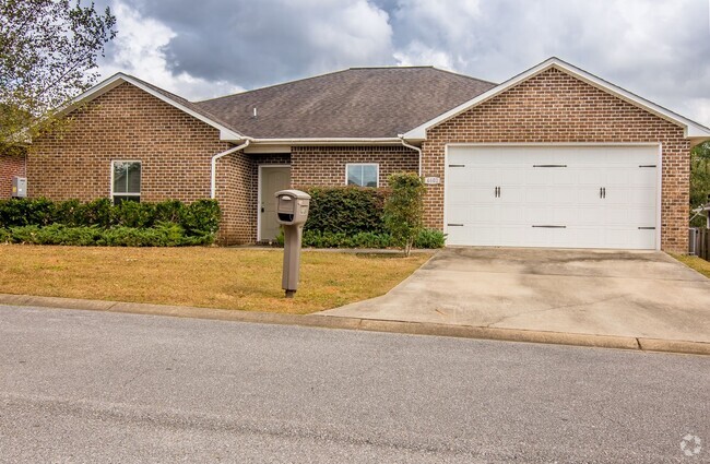 Building Photo - 4 bedroom / 3 bath in Crestview. SOUTH of ... Rental