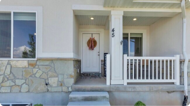 Entry - 45 E 970 N