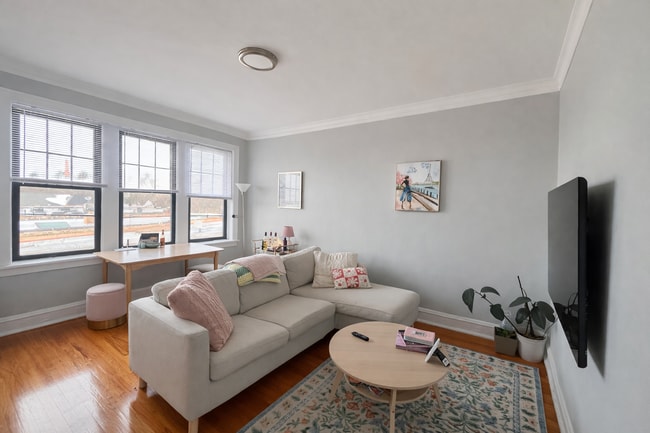 Building Photo - 2336 West Addison-H3 Unit H3