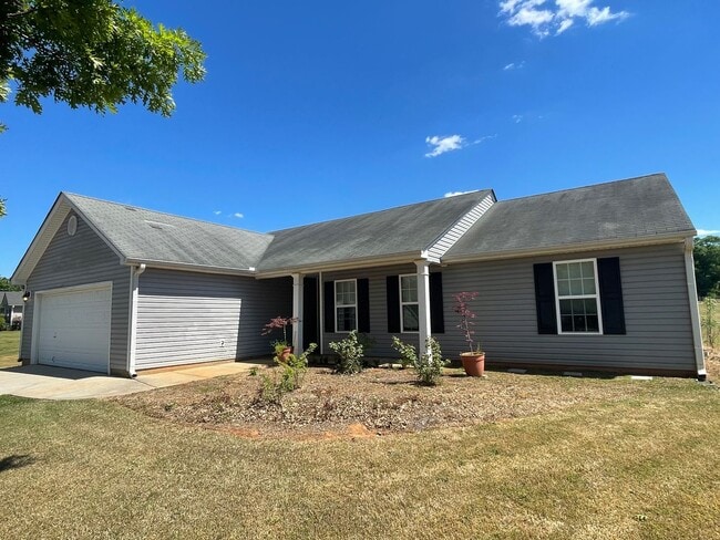 Building Photo - 3-bedroom, 2-bath home in Oglethorpe County is situated on a 1.53 spacious lot with a fenced-in b...
