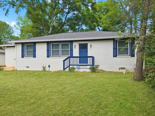 Photo - 1752 Lynn Ln