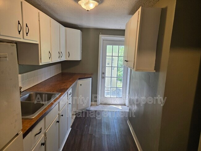 Photo - 107 Hollyberry Ln