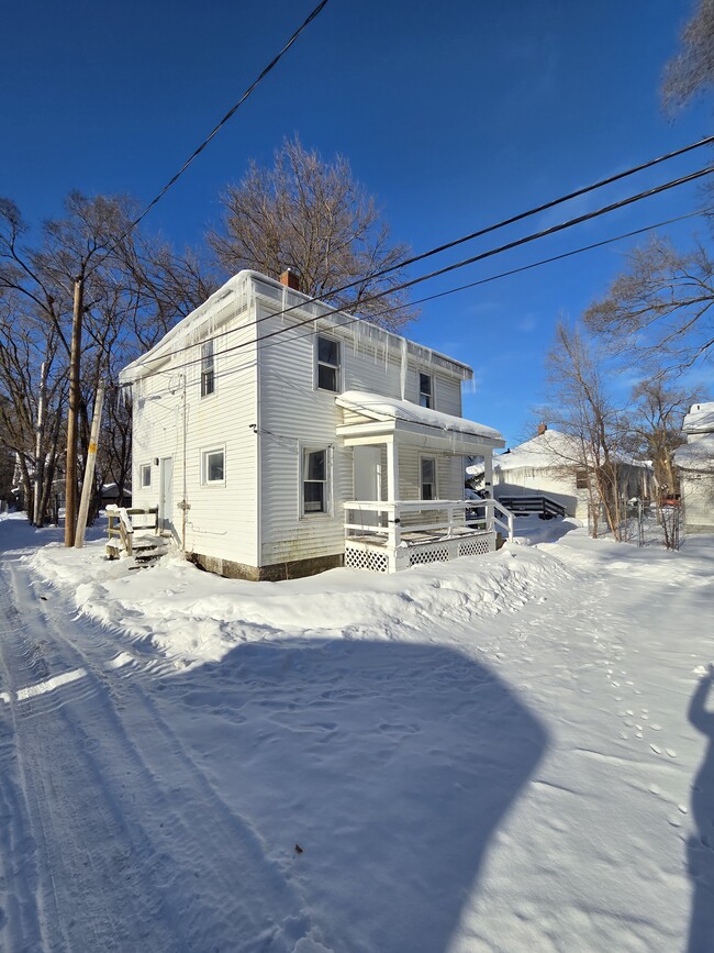 Building Photo - 293 Mason Ave