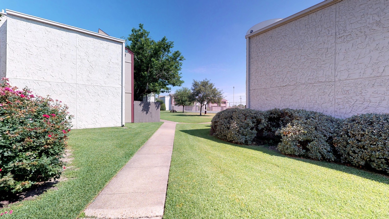 Photo - Tower Park Apartments