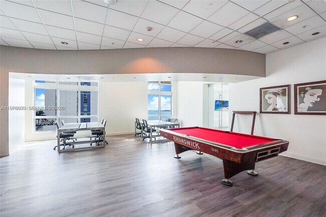 Photo - 300 S Biscayne Blvd Unidad T-1404