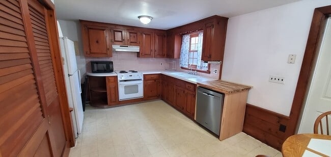 Photo - 129 1/2 Summer Street Unit