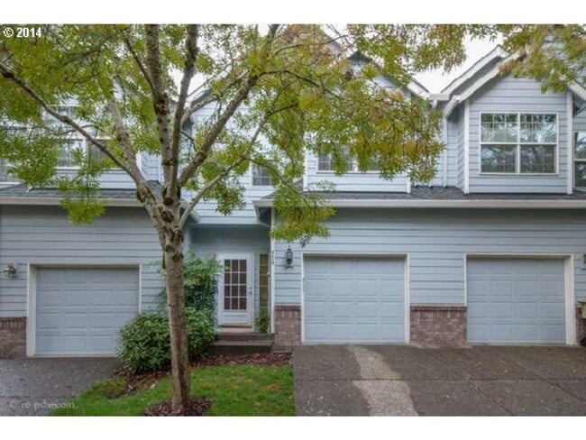 Spacious 3-Bedroom Townhouse with Open Liv... - Spacious 3-Bedroom Townhouse with Open Liv...