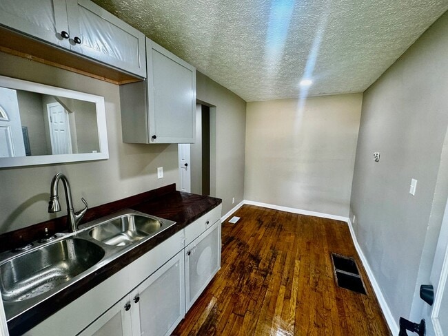 Photo - Shelby Park Studio Apartment - $650, Section 8 Welcome Unit 1206 S Preston 3