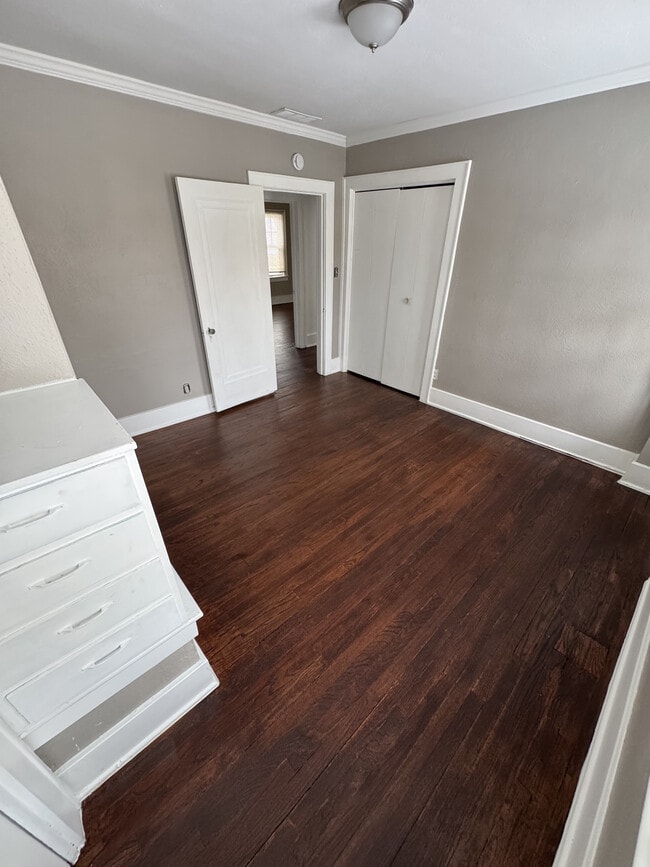 Photo - 721 Thomson St