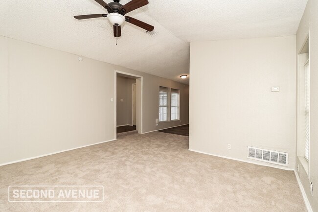 Photo - 127 Woodhill St