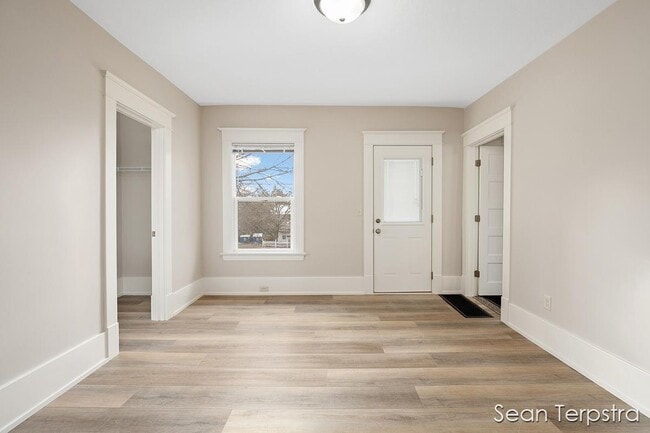 Photo - 951 Fulton St W