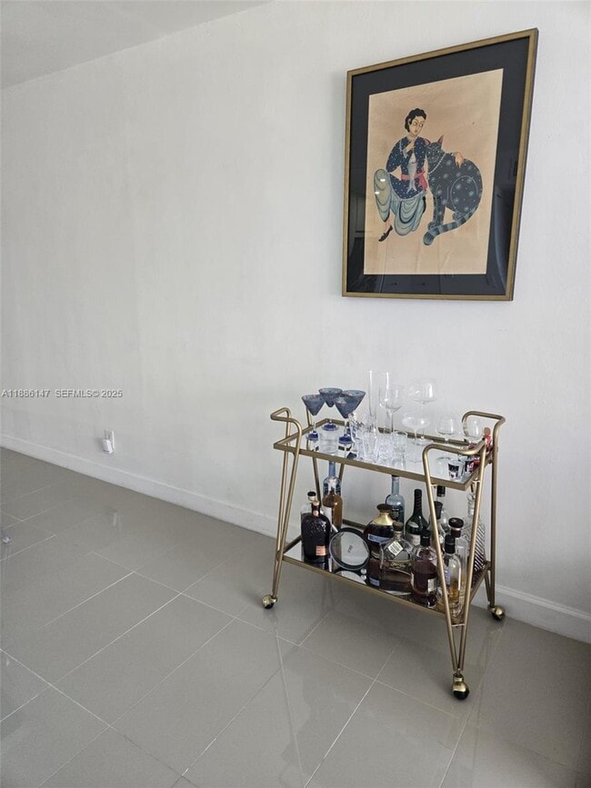 Photo - 200 SE 15th Rd Unidad 8J