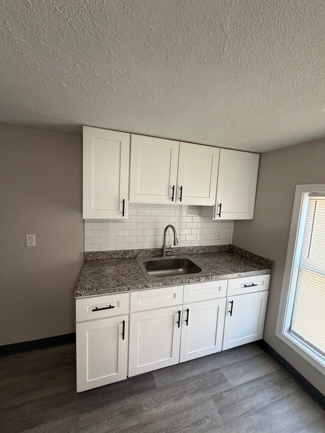 Building Photo - 45 Locust St Unit 2 S
