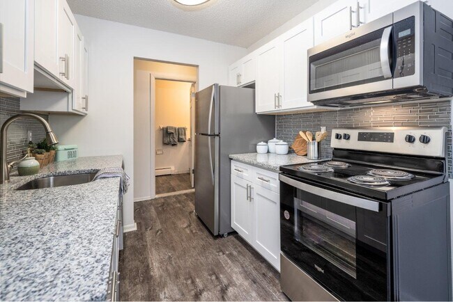 Photo - Parkway Manor Apartment Homes