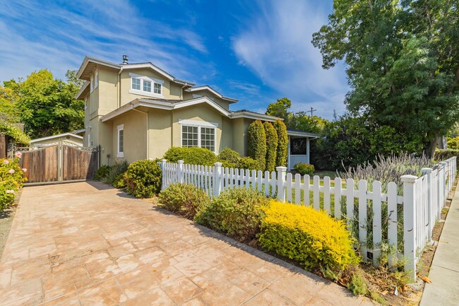 Photo - 130 Heather Ln