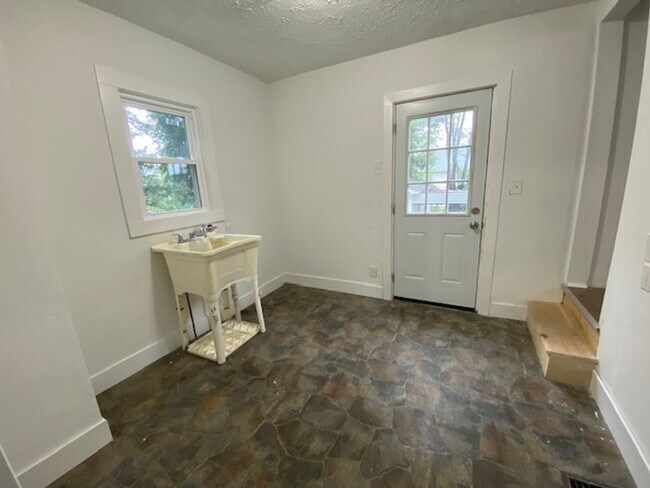 Photo - Cozy 2-Bed Single-Family in East Akron — P...