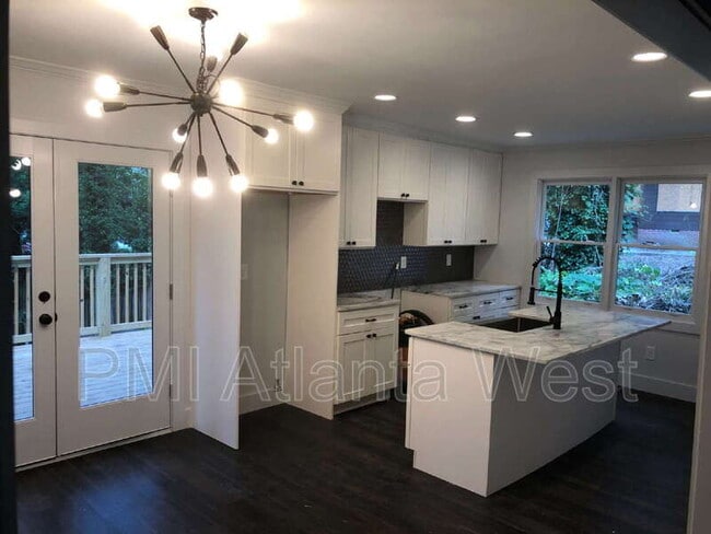 Photo - 874 Rochelle Dr SW