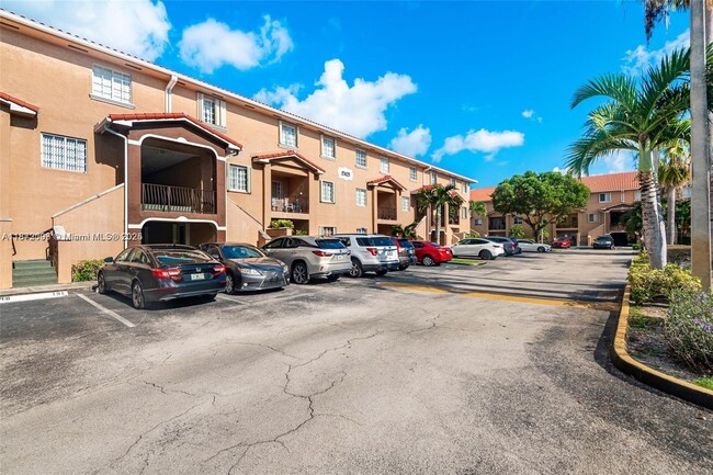 Building Photo - 17425 NW 75th Pl Unit 106 Rental