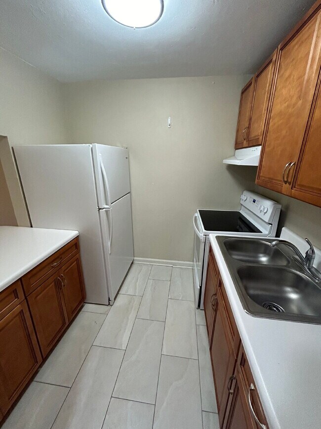 Photo - 1BD/ 1BA Apartment Located Within Walking distance of FAMU! True One Bedroom Apartment! Unit 7
