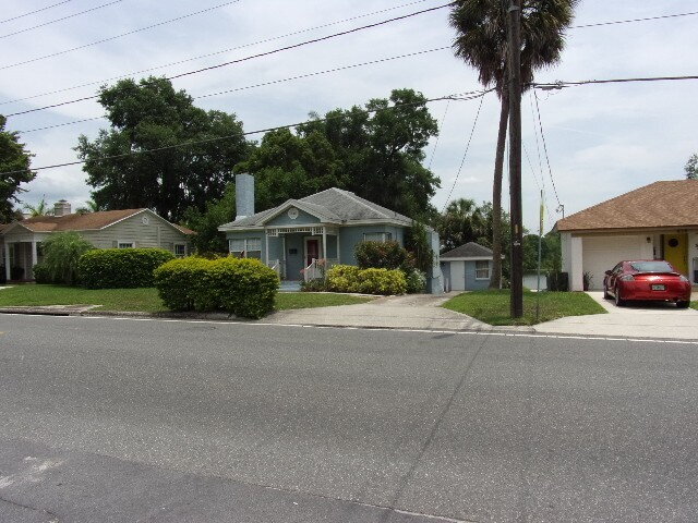 Building Photo - Walk to Lake Hollingsworth...Available Now Rental