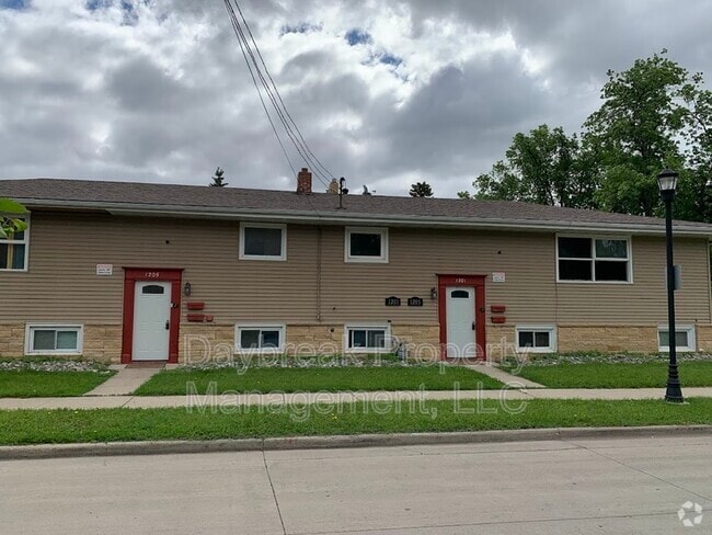 Building Photo - 1201-11 1/2 11 1/2 St N Rental
