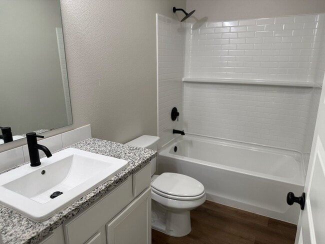 Photo - 10307 Creek St