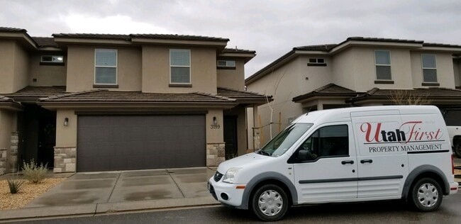 Building Photo - Town home in Little Valley Area. End Unit!!